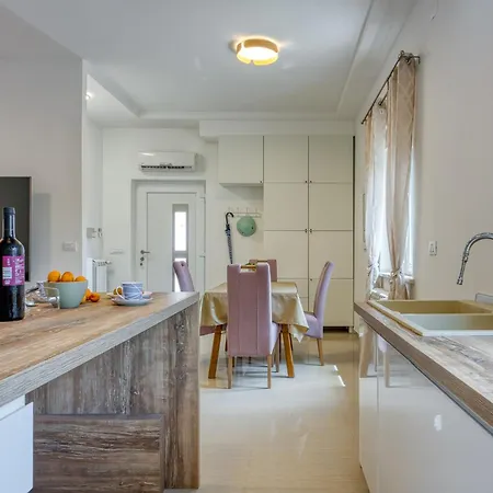 New Lavander 04 With Free Parking Apartmán *