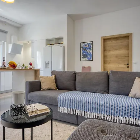 New Lavander 04 With Free Parking * Pula