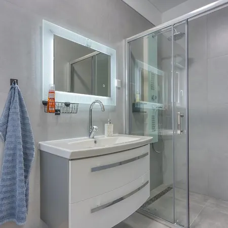 New Lavander 04 With Free Parking * Pula